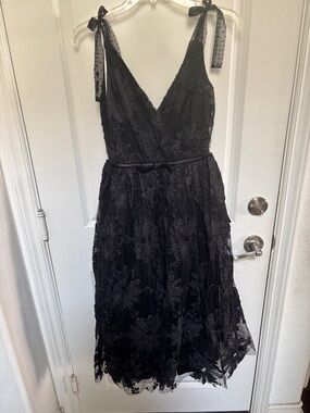 NWT Lulu’s Black Floral Lace Tie-Shoulder Midi Dress